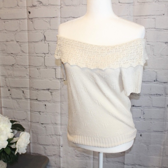 Pins & Needles Urban Outfitters Off Shoulder Top - Picture 3 of 7